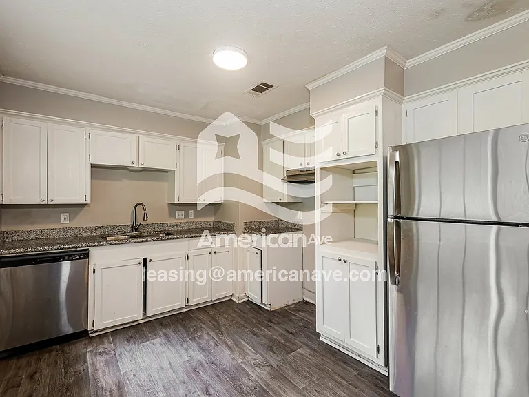845683_007_kitchen_7.jpg