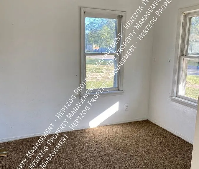 409 W Summit Ave — Photo 3