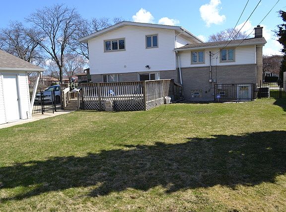 3rd image of 9210 N Ozark Ave