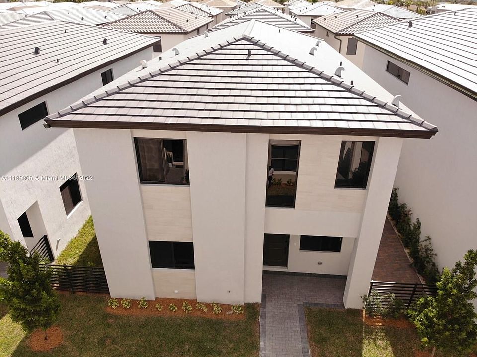 1st image of 4332 NW 81st Ave #4332