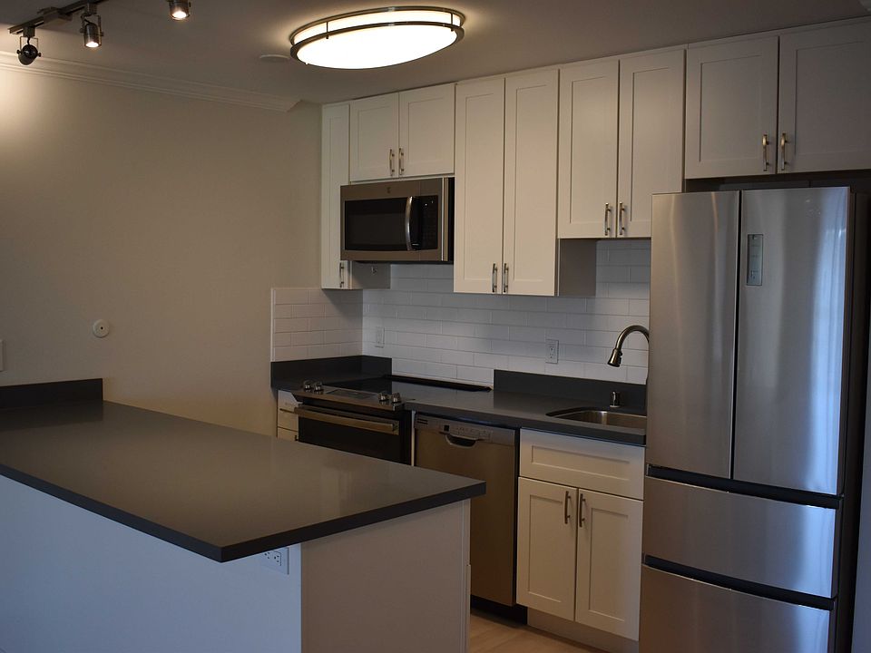 1st image of 315 Wayne Pl #212
