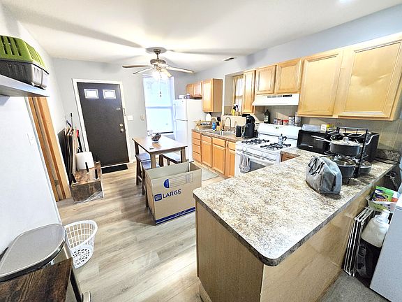 3rd image of 1152 W Taylor St APT 2R