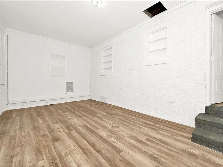 216 13th Ave SW — Photo 12