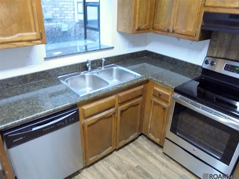 837 E Boyd Dr #A — Photo 2