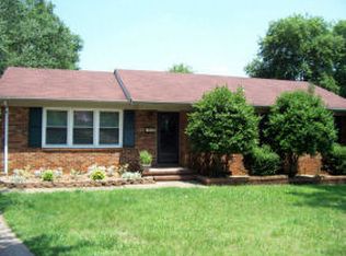 402 Eastway Ln, Graham, NC 27253