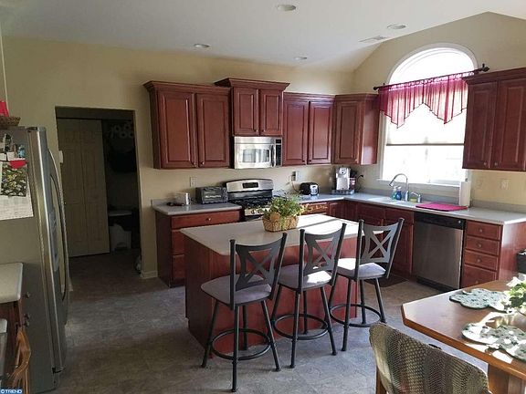 4th image of 125 Bellevue Dr