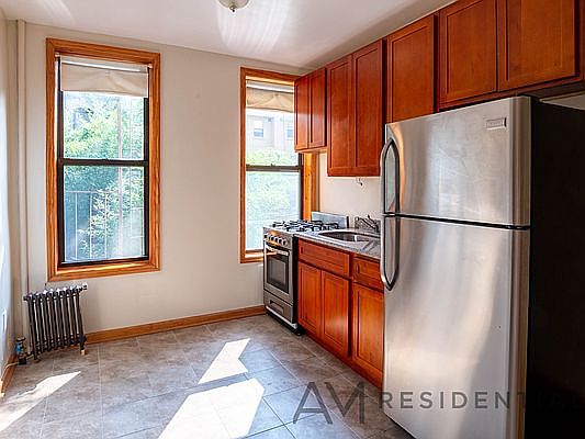 1st image of 154 14th St #Rr