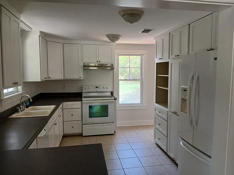 2311 E 3rd St — Photo 5