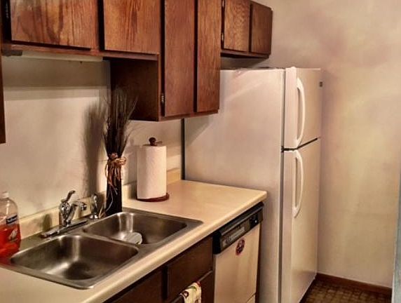 2nd image of 1 W Lake St APT 415