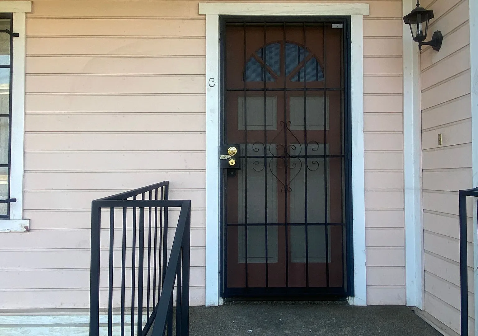 Renovated Townhome with Garage *Appointment* — Photo 2