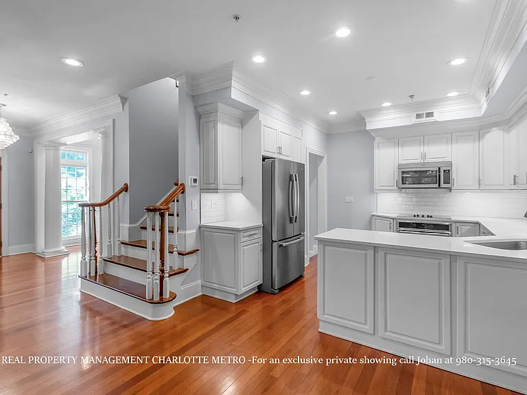 529 Queens Rd — Photo 19