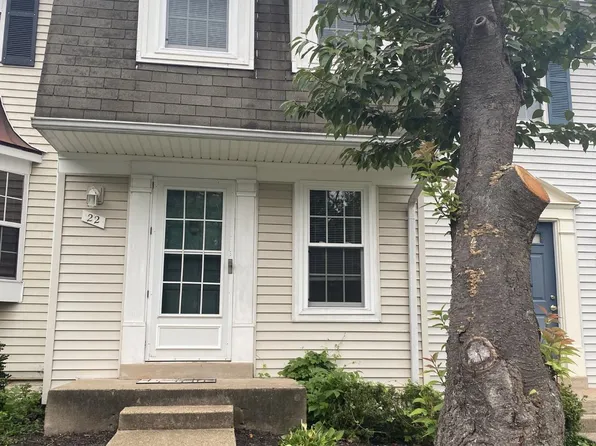 22 Alden Ct, Sterling, VA 20165
