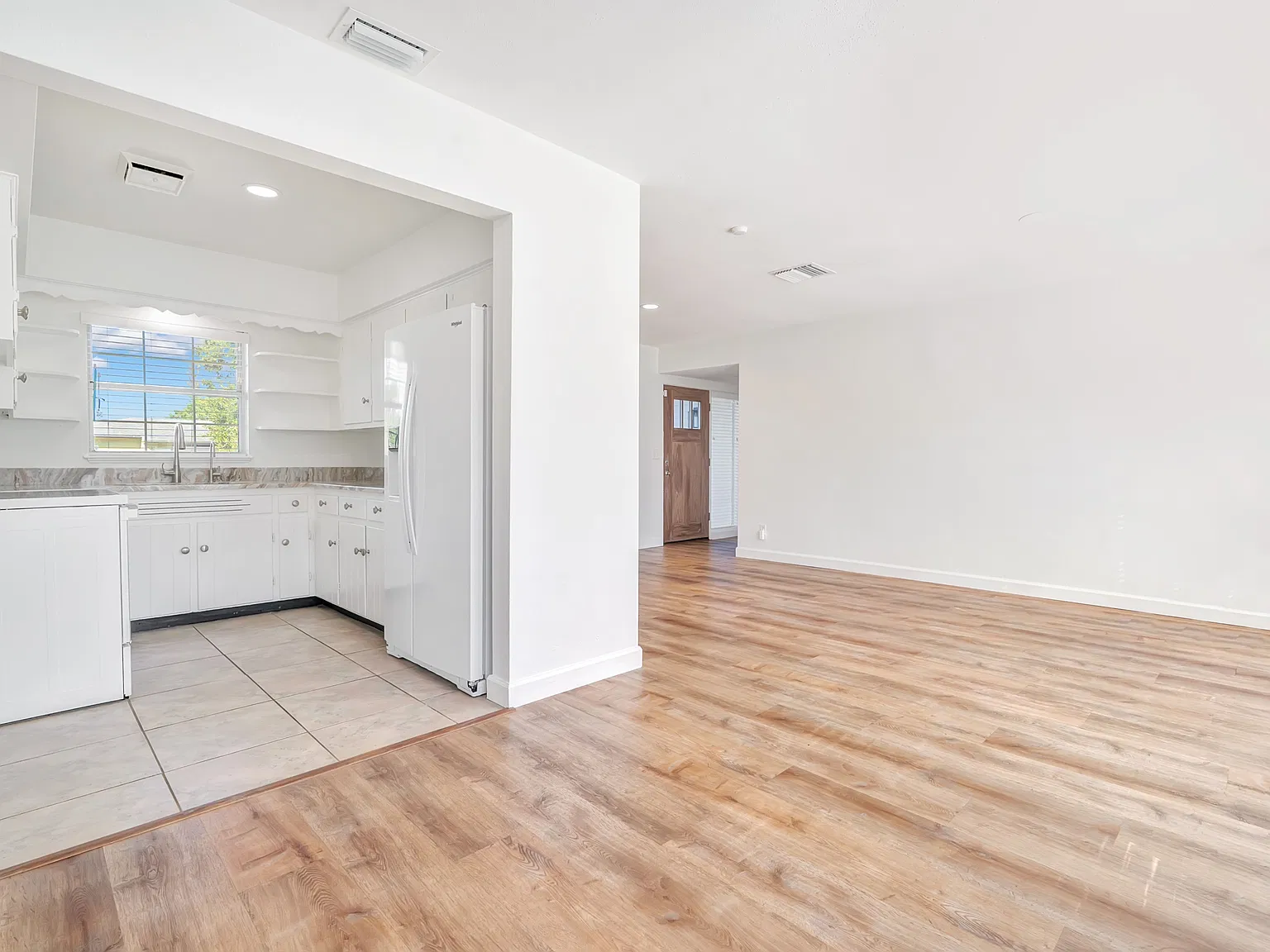 2 bed, 1152 sqft, $2,600 — Photo 2