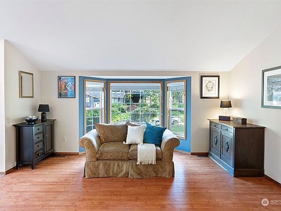 4th image of 5221 141st Street Ct NW