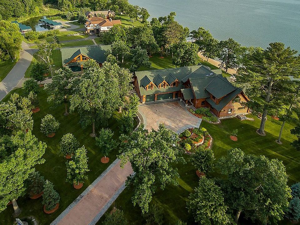 2nd image of 4511 Bayview Beach Rd NW