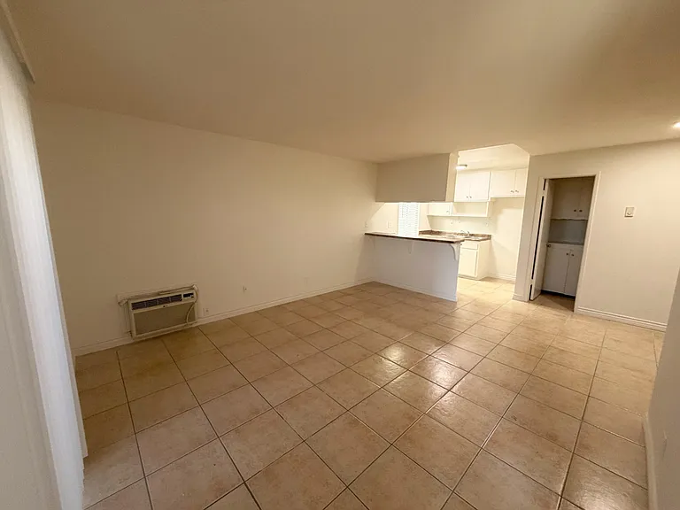 328 W Orangewood Ave #C — Photo 2