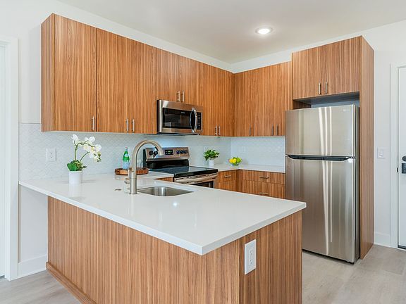 4th image of 833 Wharton St #404