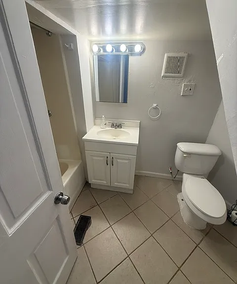 219 E Marceau St — Photo 4