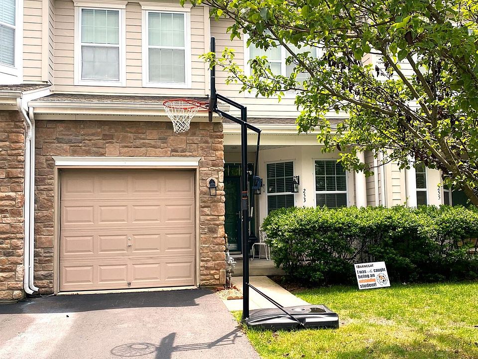 1st image of 253 Hawthorne Ln