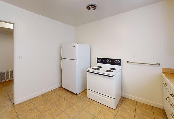 2nd image of 610 9th St NW #6