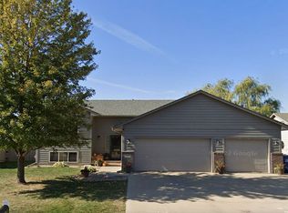 707 Honeysuckle Dr, Harrisburg, SD 57032