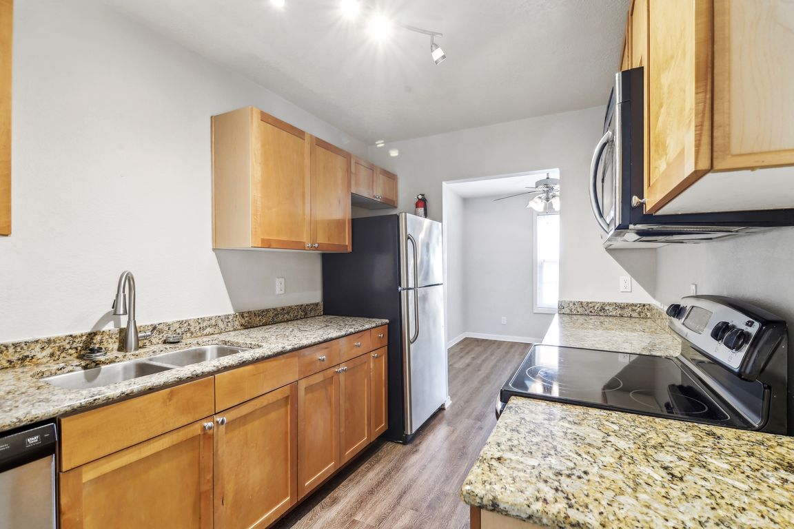 Pompano Dr-1605-018.jpg