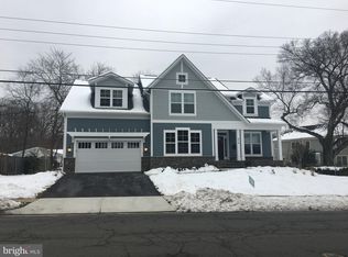 205 Hill Top Rd NE, Vienna, VA 22180