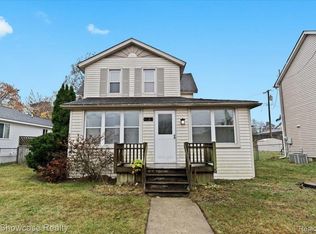 2931 Beland Ave, Keego Harbor, MI 48320