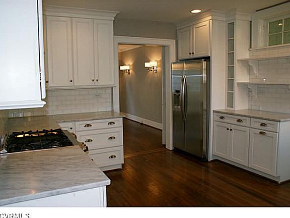 4th image of 3111 Sunset Ave