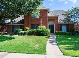 425 Hunters Creek Dr, Mesquite, TX 75150