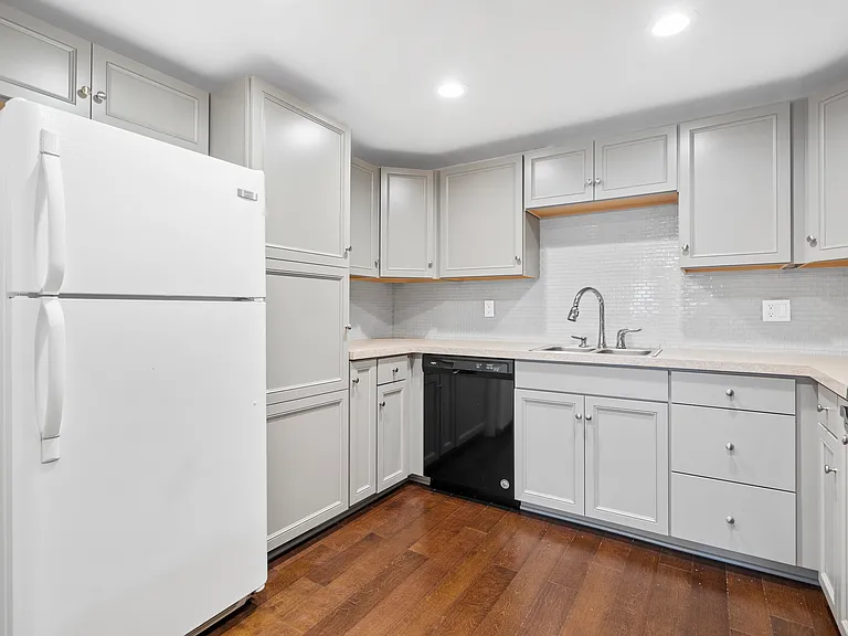 128 S Elm Ave #A — Photo 16