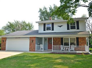 15175 W Elmont Ln, New Berlin, WI 53151