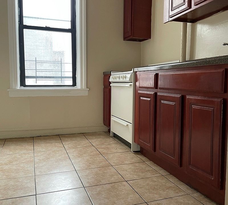 1st image of 944 42nd St APT D5