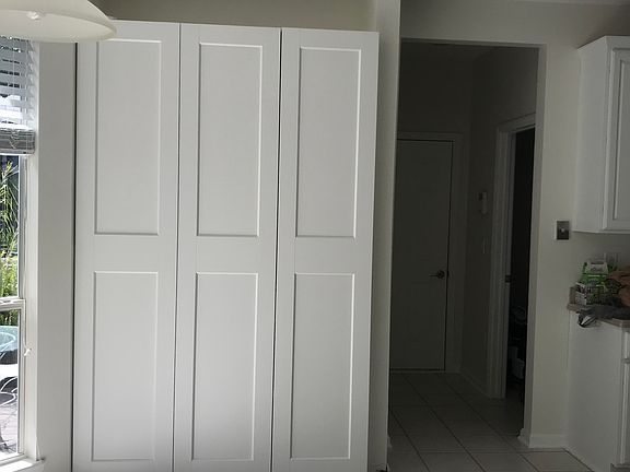 4th image of 605 W Surf Spray Ln