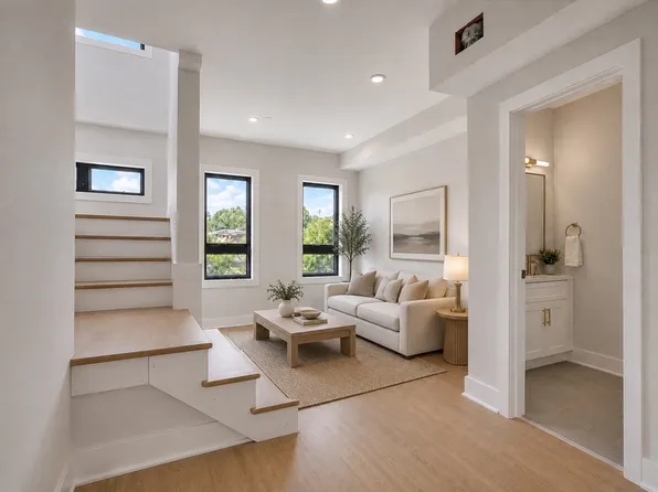 820 Hyde Park Ave #306, Hyde Park, MA 02136