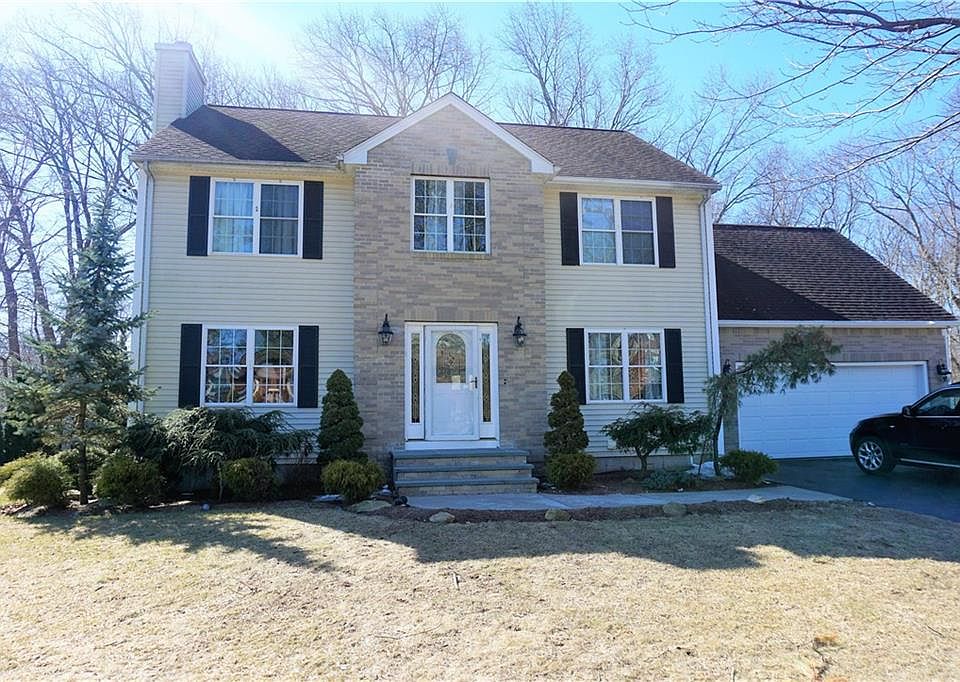 1st image of 110 Surrey Ln