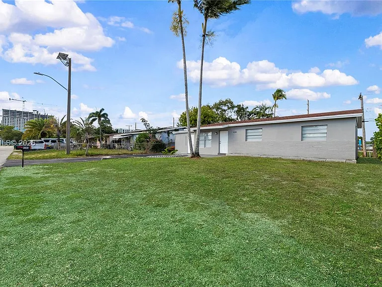 4285 SW 48th Ct — Photo 28