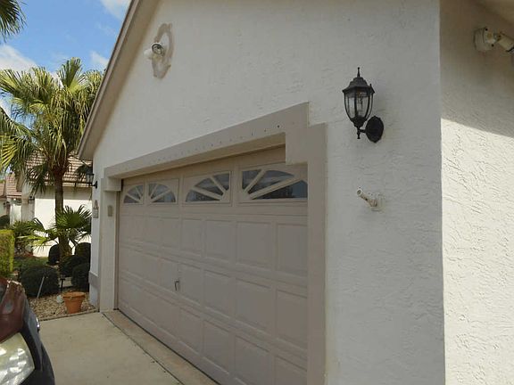 4th image of 10508 Lexington Cir S