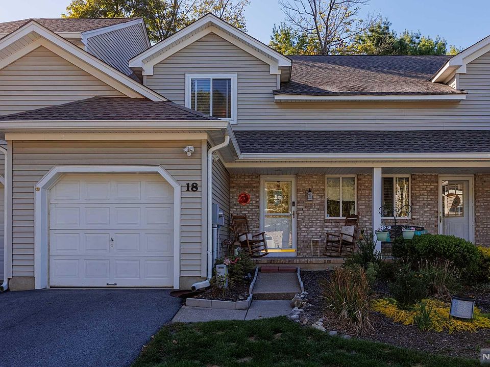 1st image of 18 Sweet Water Ln