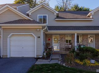 18 Sweet Water Ln, Hamburg, NJ 07419
