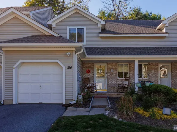 18 Sweet Water Ln, Hamburg, NJ 07419