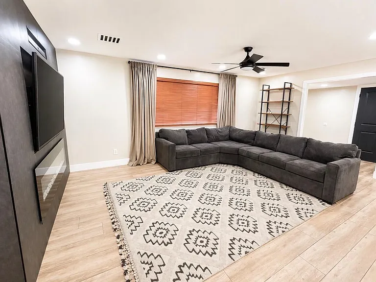 1237 E Riviera Dr — Photo 4