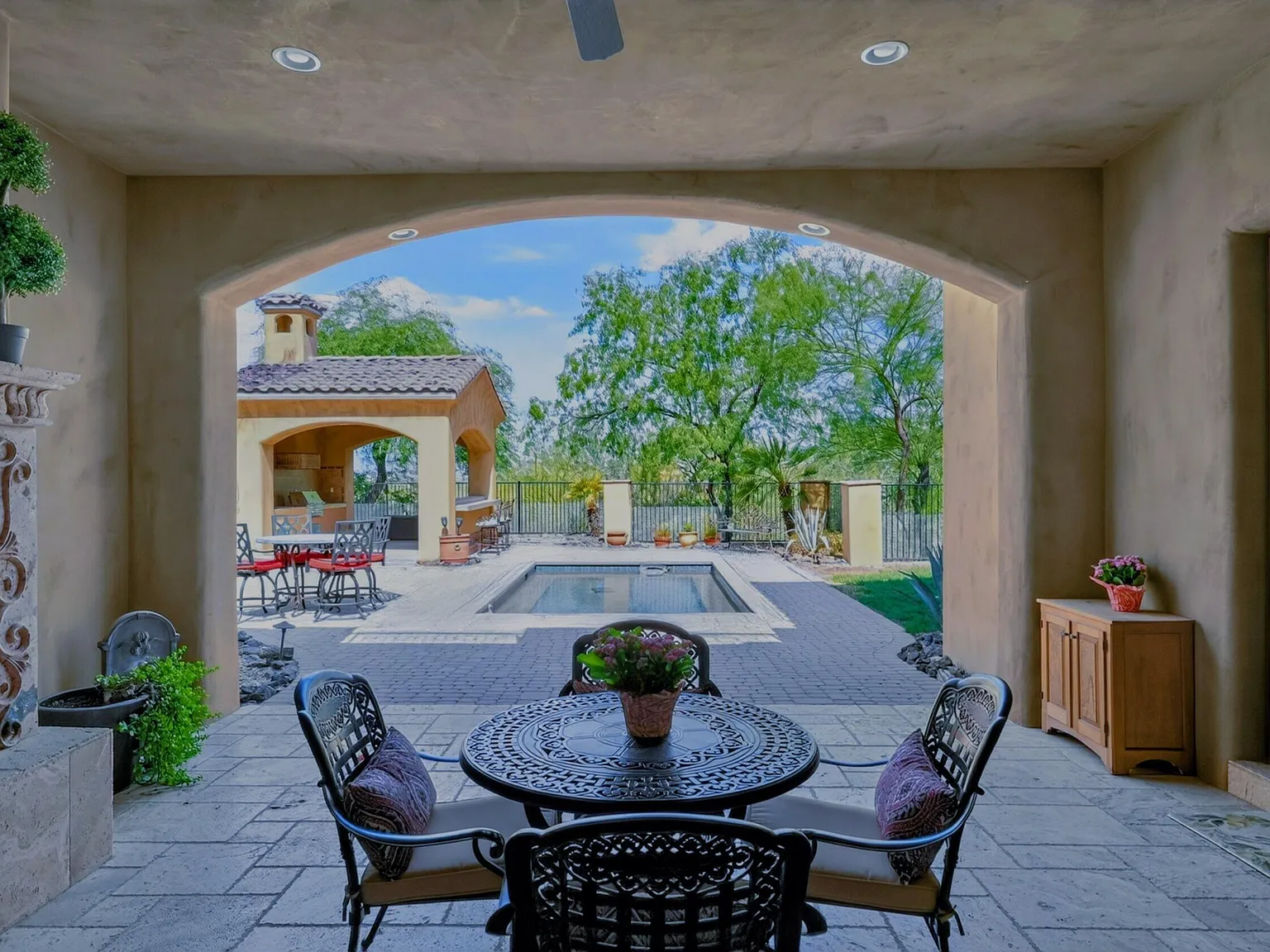 4 bed, 4.5 bath, 4360 sqft, $5,500 — Photo 2