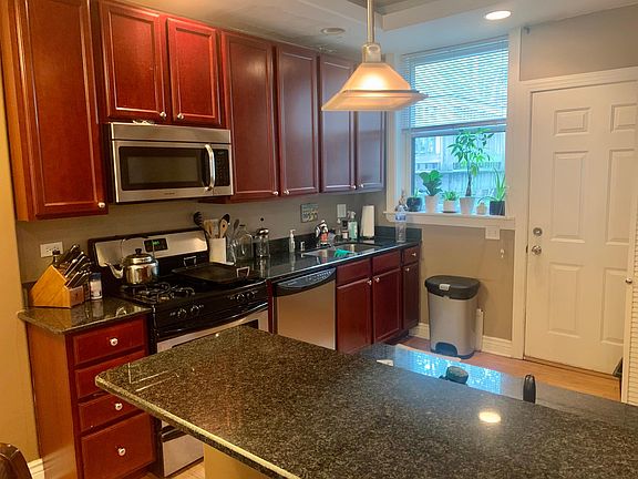 4th image of 6705 N Lakewood Ave #2