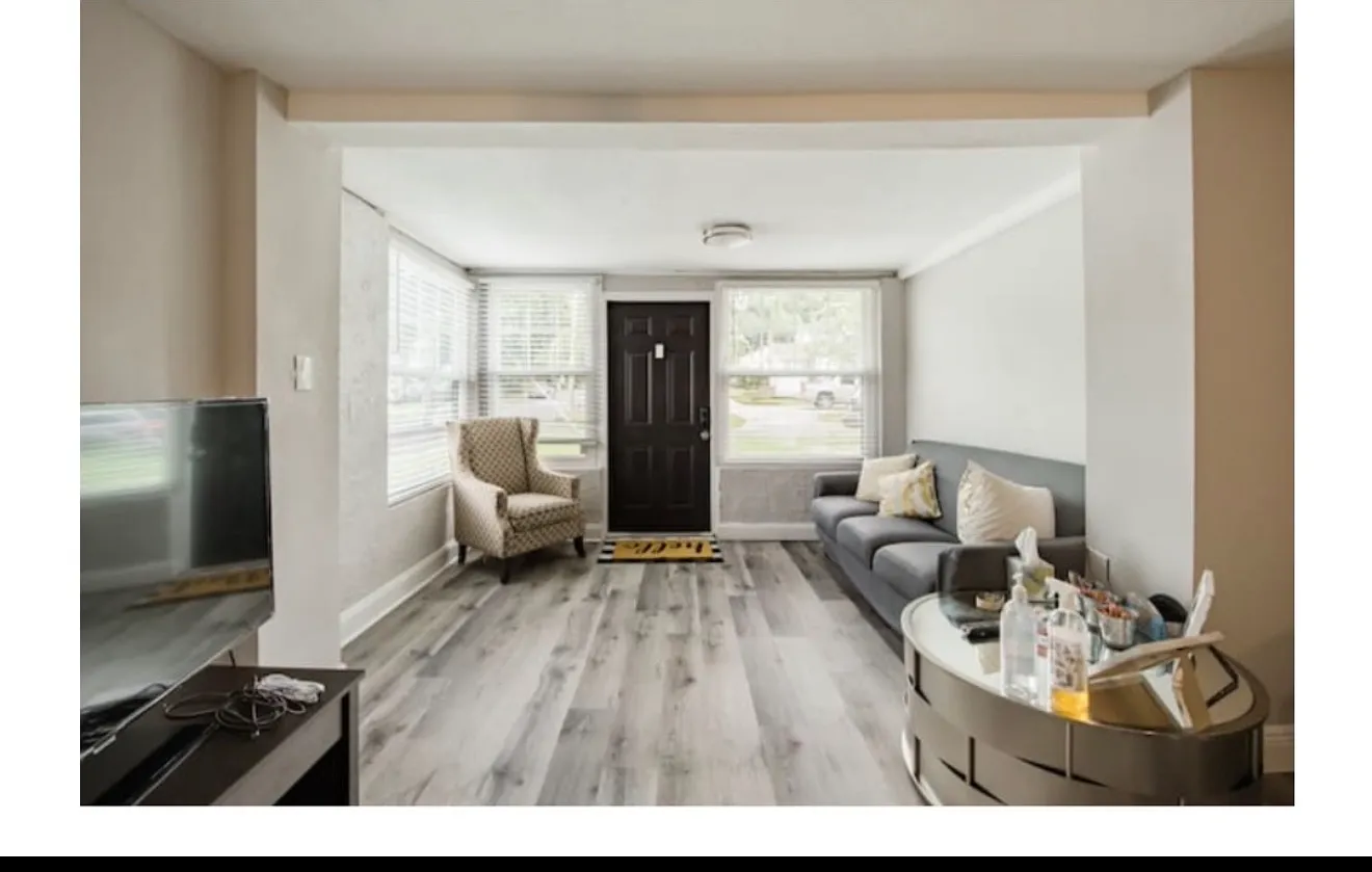 4 bed, 1800 sqft, $3,100 — Photo 2