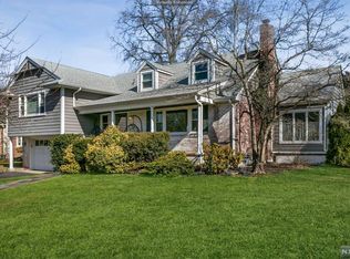 8-02 Plymouth Dr, Fair Lawn, NJ 07410