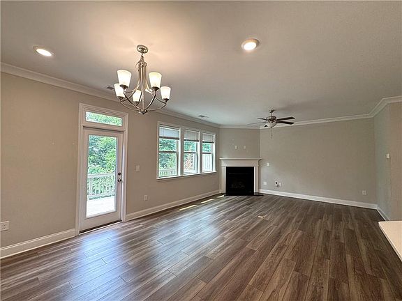 5th image of 1468 Edgebrook Ct NE
