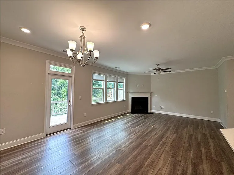 1468 Edgebrook Ct NE — Photo 5
