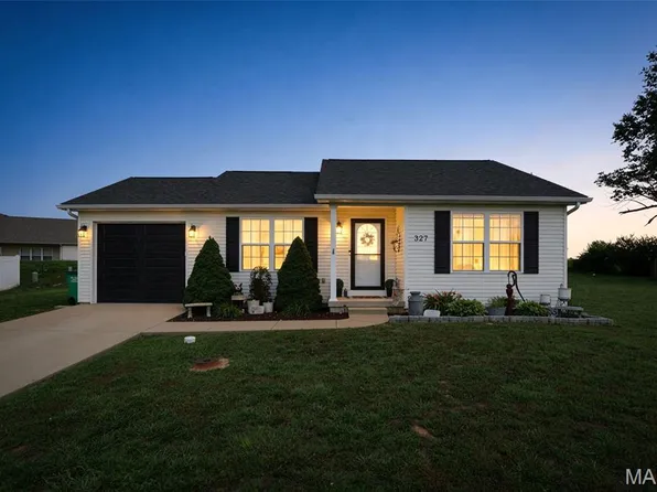 327 Bucking Horse Dr, Farmington, MO 63640