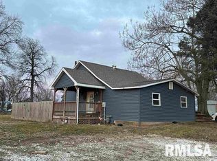 113 S Walnut St, Versailles, IL 62378